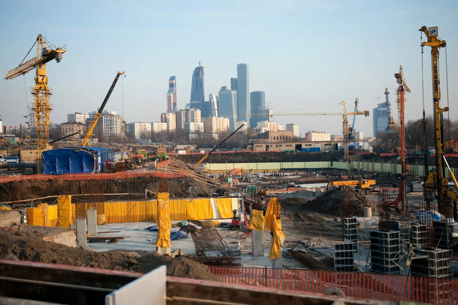 Стройкомплекс Москвы. Стройка Москва Сити. Строительная отрасль Москвы. Самая большая стройка в Москве. Сегодня москва строительство