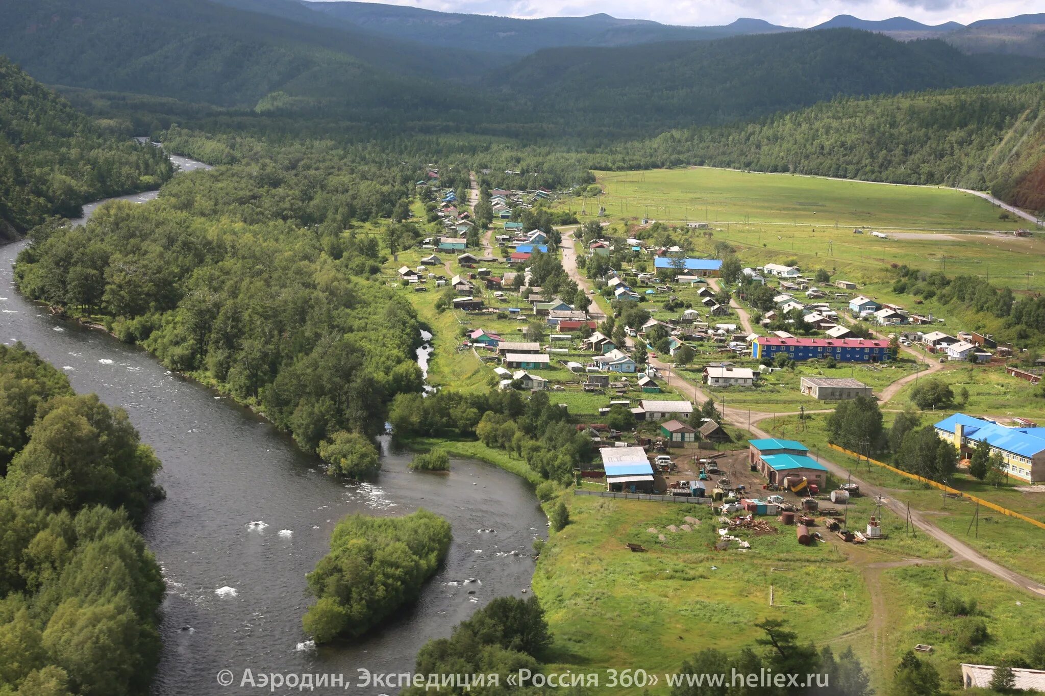 Поселки камчатского края. Село Эссо Камчатка. Камчатская Швейцария Эссо. Камчатская Швейцария поселок Эссо. Село Эссо Быстринский район Камчатский край.