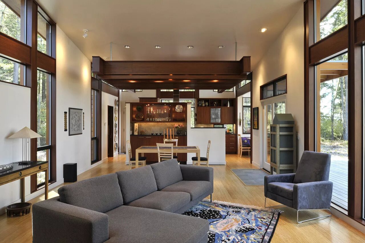 Лестница внутри дома. Барная стойка перегородка. Балка между кухней и гостиной. Лестница по середине комнаты. Лестница между кухней и гостиной.