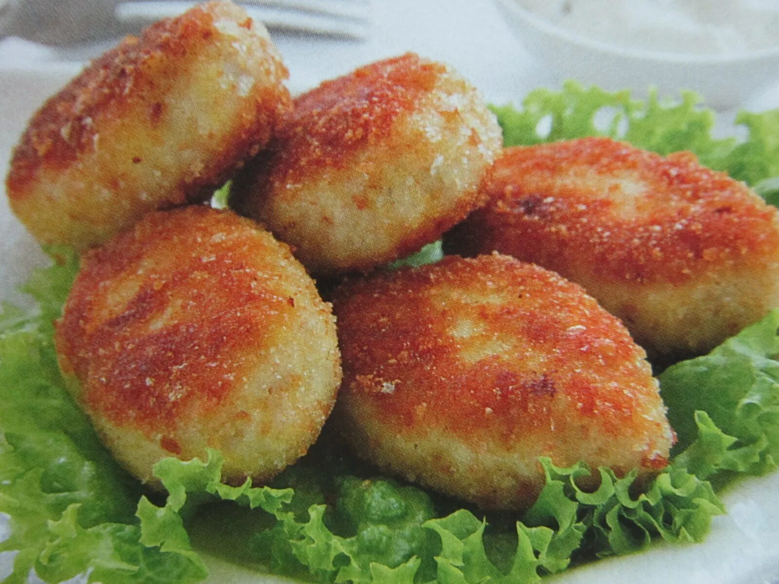 рыба яйцо сухари яйцо. филе тилапии жареное. яйца в панировке. пангасиус филе в кляре. яйца в панировке.