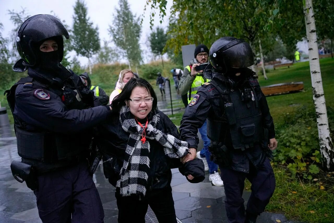 Российские полицейские на украине. Мобилизация полиции. Мобилизационные подразделения мвд россии. Облавы на призывников в москве. Пресечение массовых беспорядков овд.