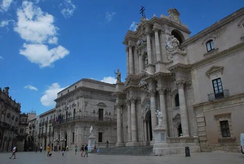 File:Siracusa piazza del duomo - panoramio.jpg - Wikimedia Commons