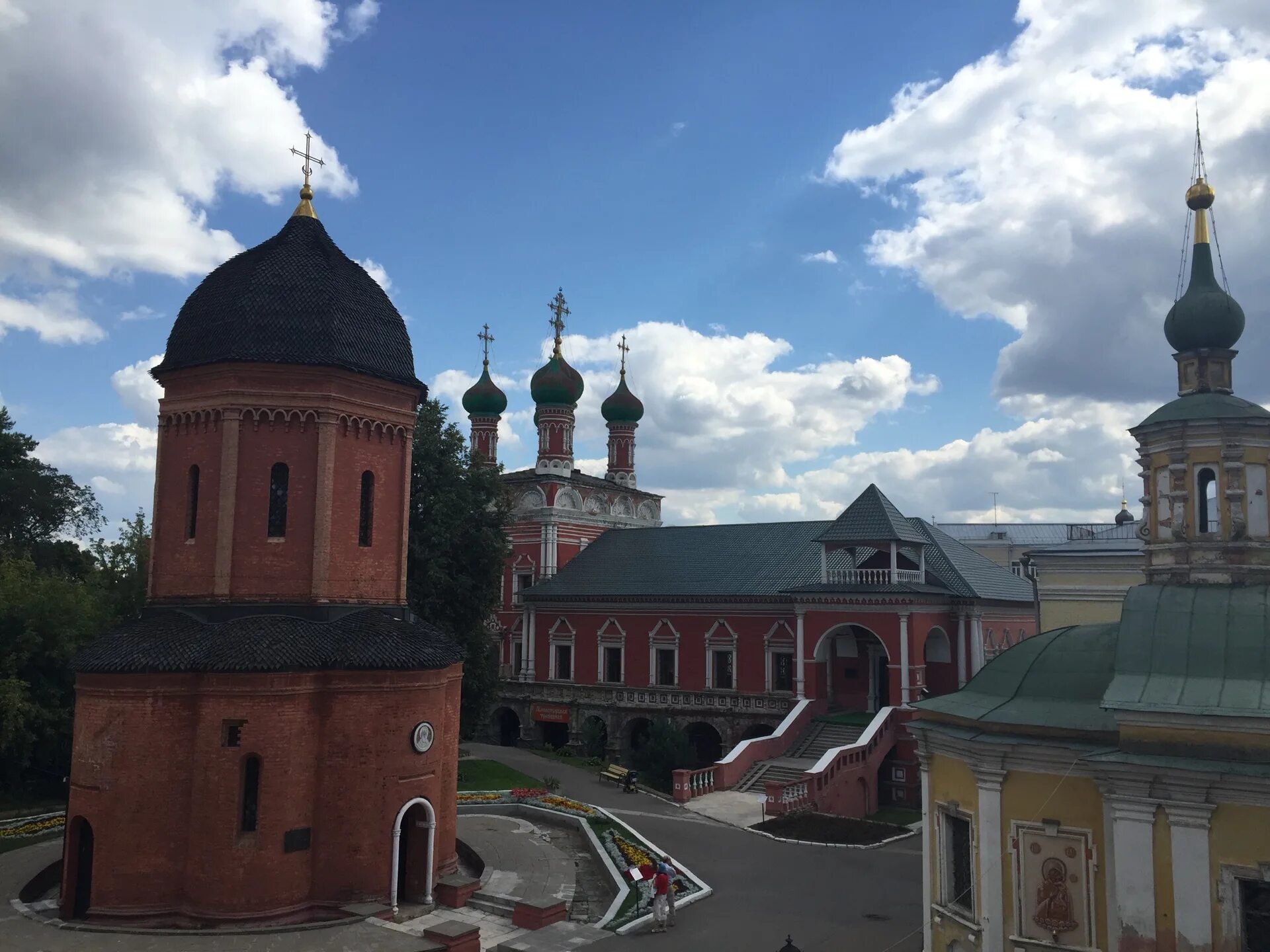 Высокопетровский монастырь сайт. Высокопетровский монастырь фасады.