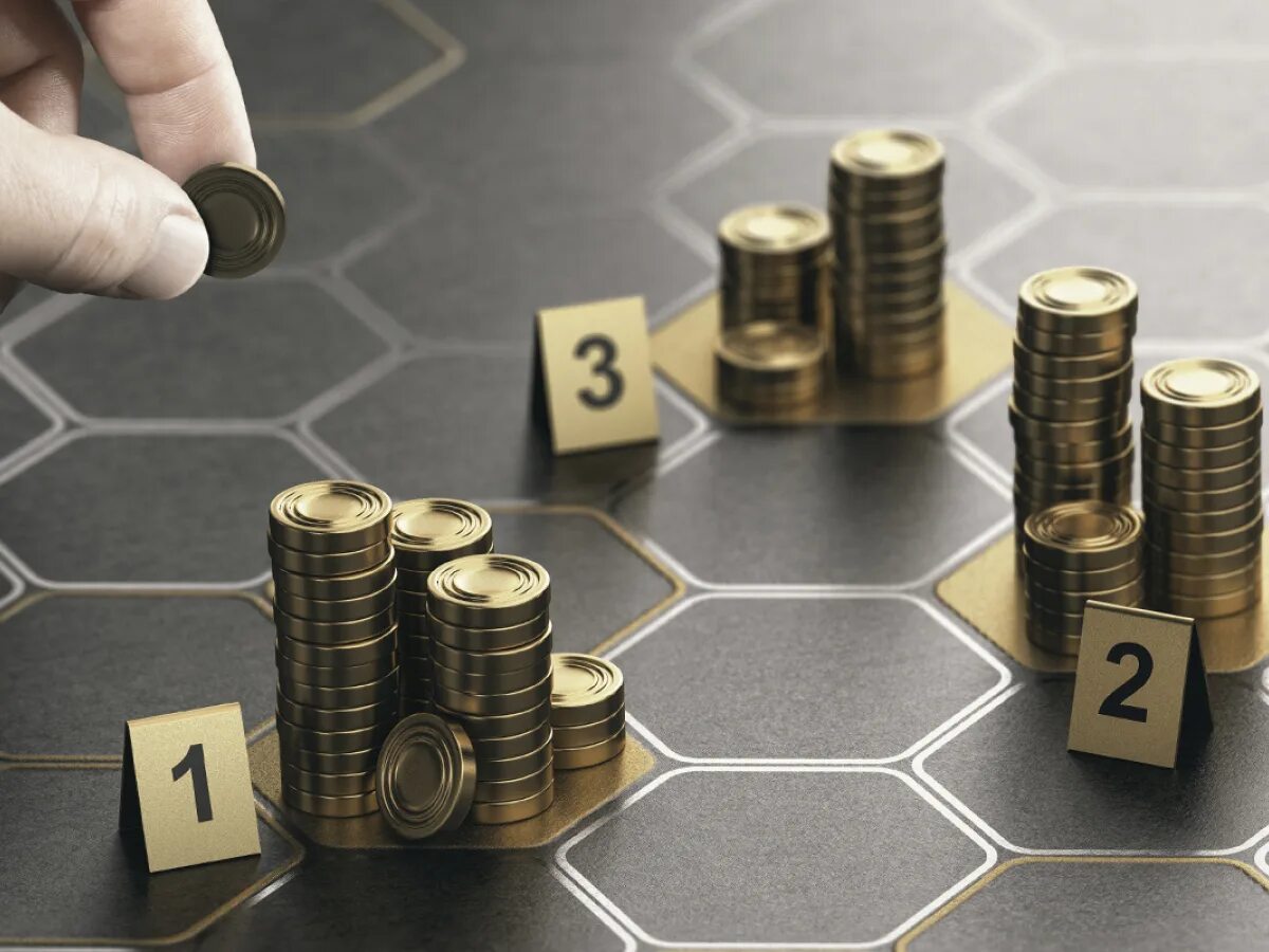 Голубые фишки фондового рынка. Делят деньги. Толпа людей с деньгами. Инвестиции в коммерческую недвижимость. Голубые фишки российского рынка.