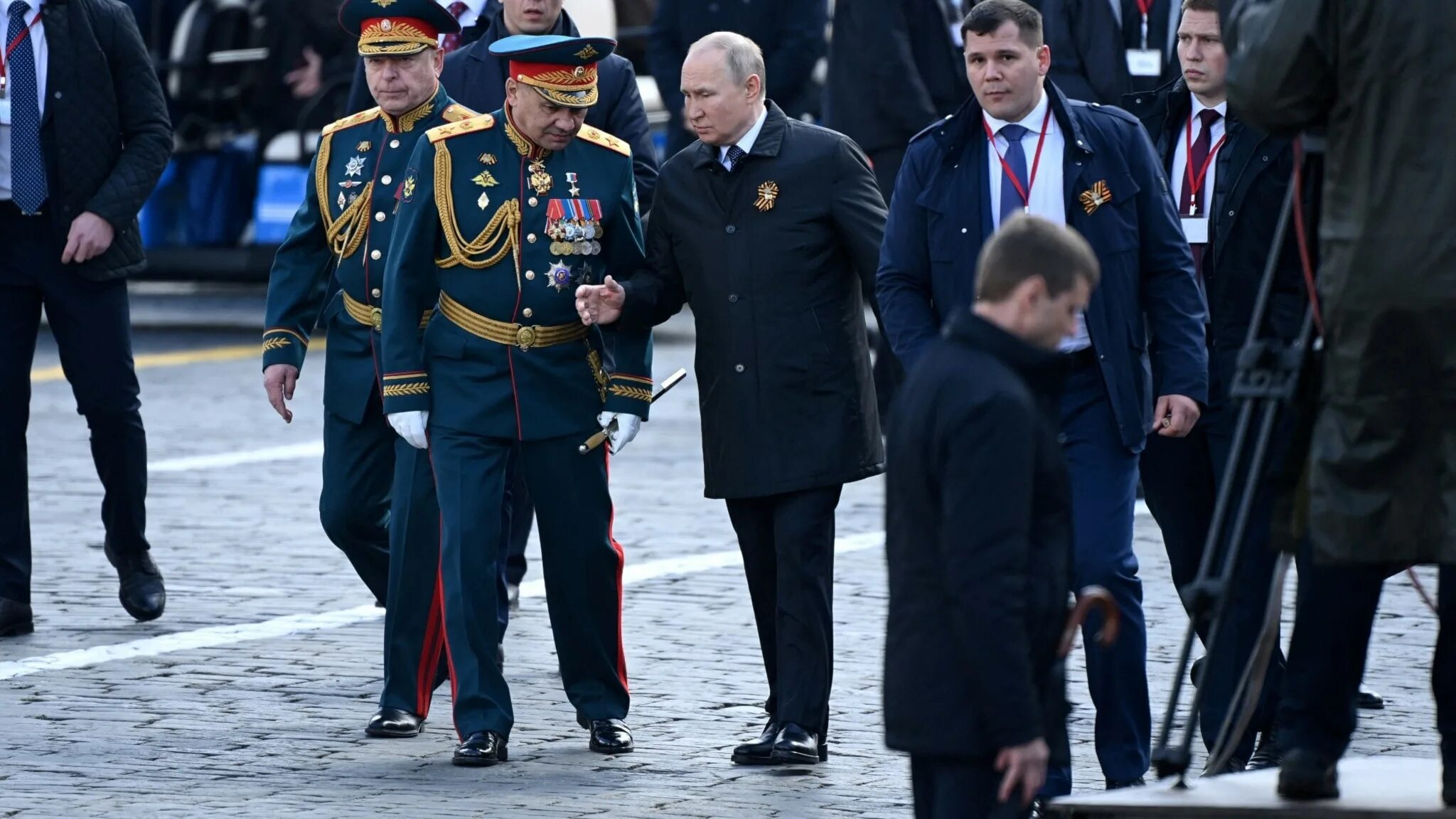 Реакция иностранцев на парад победы. Парад 9 мая 2025 в москве путин. шойгу и путин на параде победы 2025. золотов на параде 2025. путин на параде 9 мая 2025.