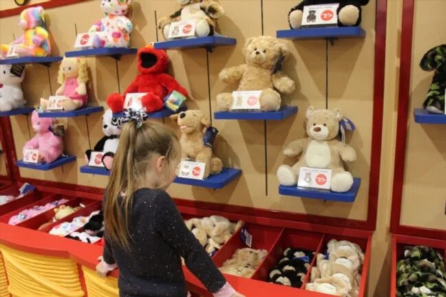 Магазин build a bear в москве. Build a toy магазин workshop. Магазин игрушек для набивания. Игрушки которые набивают сами. Магазин набивать игрушки самим.