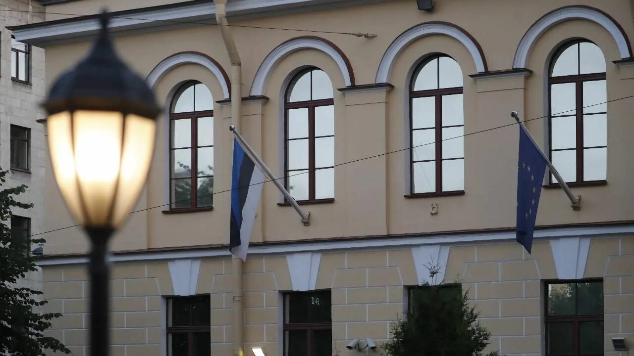 Эстонский петербург. Санкт-петербург эстония. Российские дипломаты в эстонии. Консульство эстонии в санкт-петербурге. Консул эстонии в санкт-петербурге.