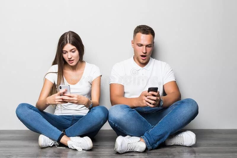 Man and she. Man and woman sitting. несчастная семья картинки. sitting together. don t use mobile phone while sitting with friends.