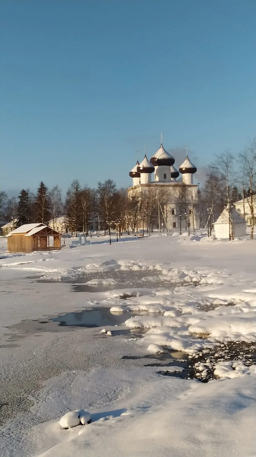 Онега зимой. Зимний Каргополь Соборная площадь. Родники Архангельской области. Каргополь набережная Родник. Родники в Архангельске.