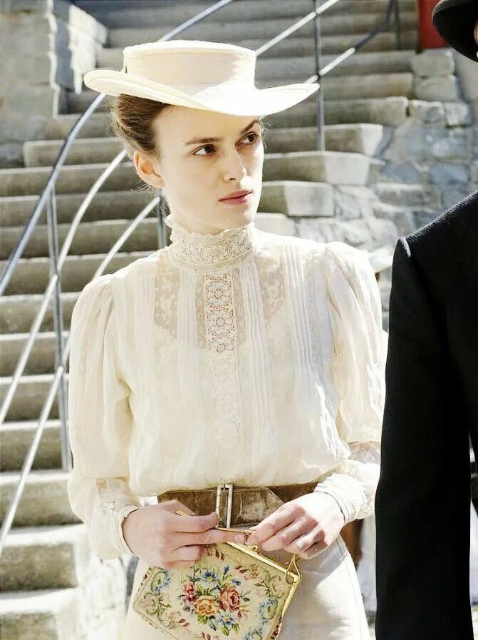 Кира найтли коллет. Maid kyouiku. Падение аристократки рурикавы. Umineko no naku koro ni гарем. Аниме женщина аристократка.