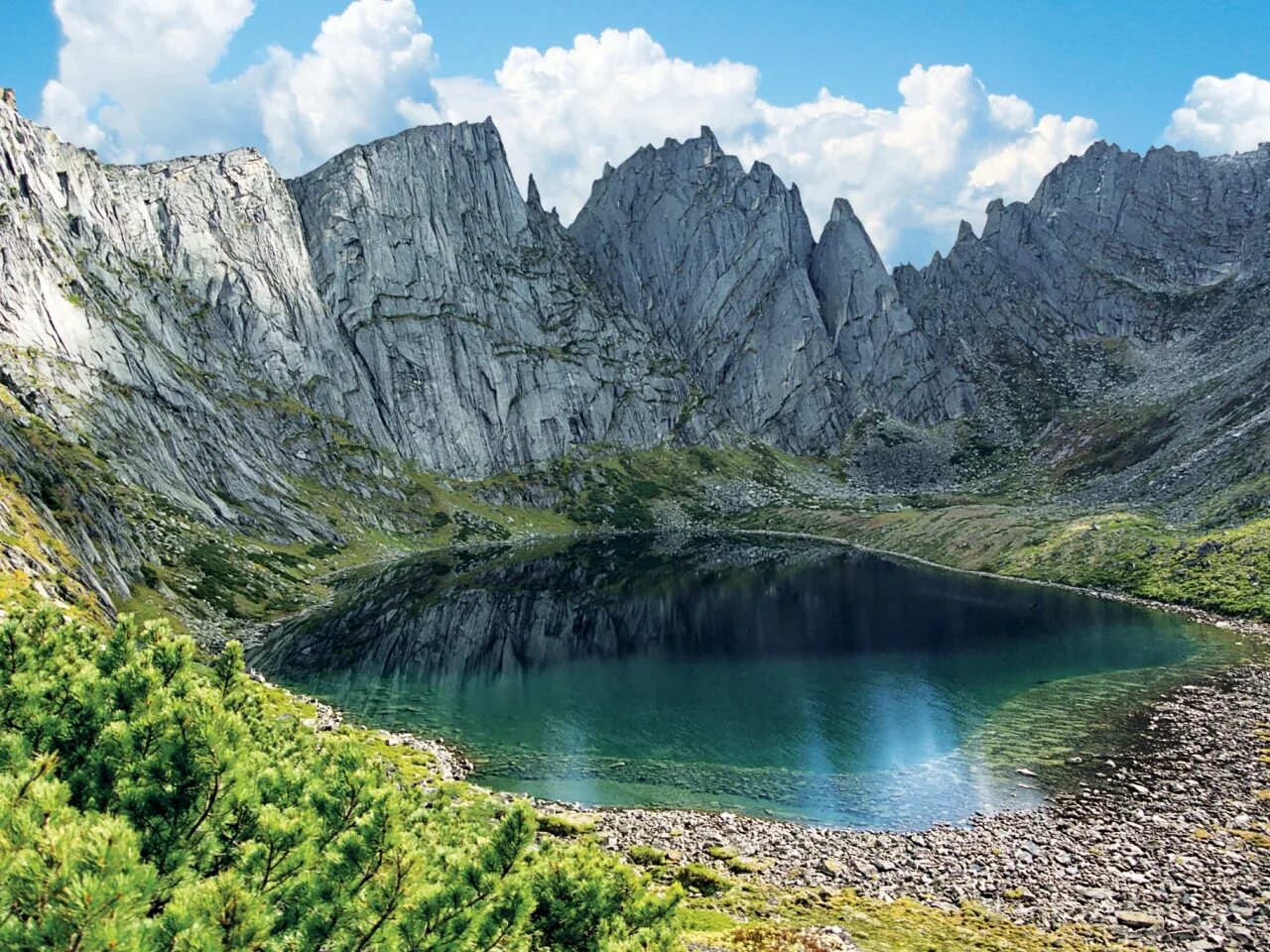 Язык тролля, одда, норвегия. Язык тролля безенги. Язык тролля, одда, норвегия. Сообщение о горе иремель. Скала язык тролля норвегия.