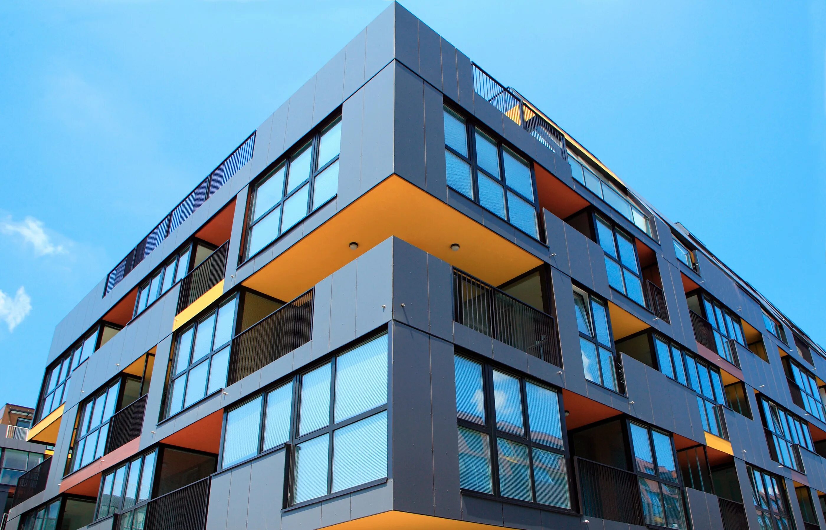 Вентилируемый фасад. Вентилируемые фасады зданий. Вентилируемый фасад здания. Вентилируемый фасад уралдомстрой. Вентилируемые фасады рэдиссон олимпик.