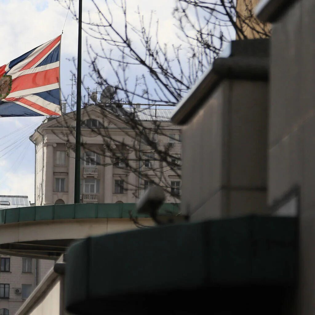 Посольство Англии в Москве. Пасоства англя в маскве. Здание посольство российского в Великобритании. Посольство Британии в Москве фото.