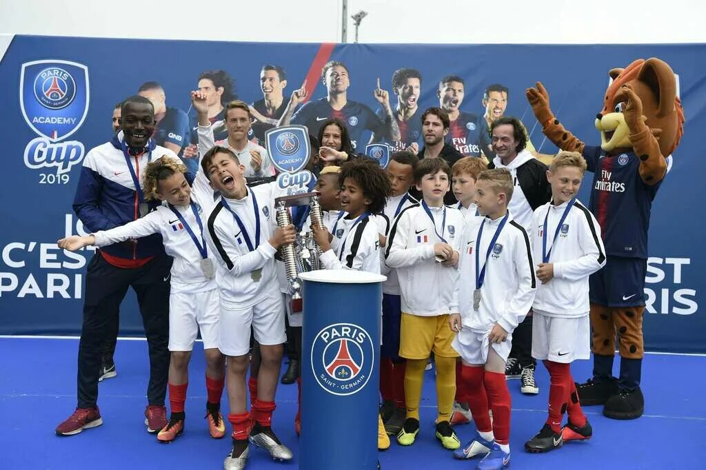 Манеж псж. Академия псж в лужниках. академия псж в москве. paris saint-germain academy russia, москва. псж лужники академия футбольная.