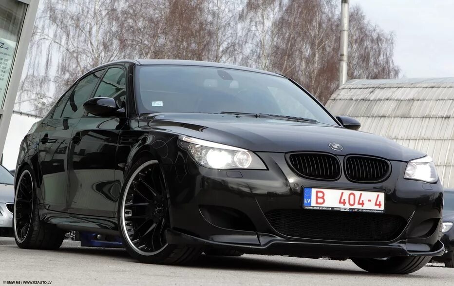 Обвес е60. БМВ м5 е60. BMW 5 e60 черная. BMW m5 e60 Black. BMW 5 e60 черная m paket.