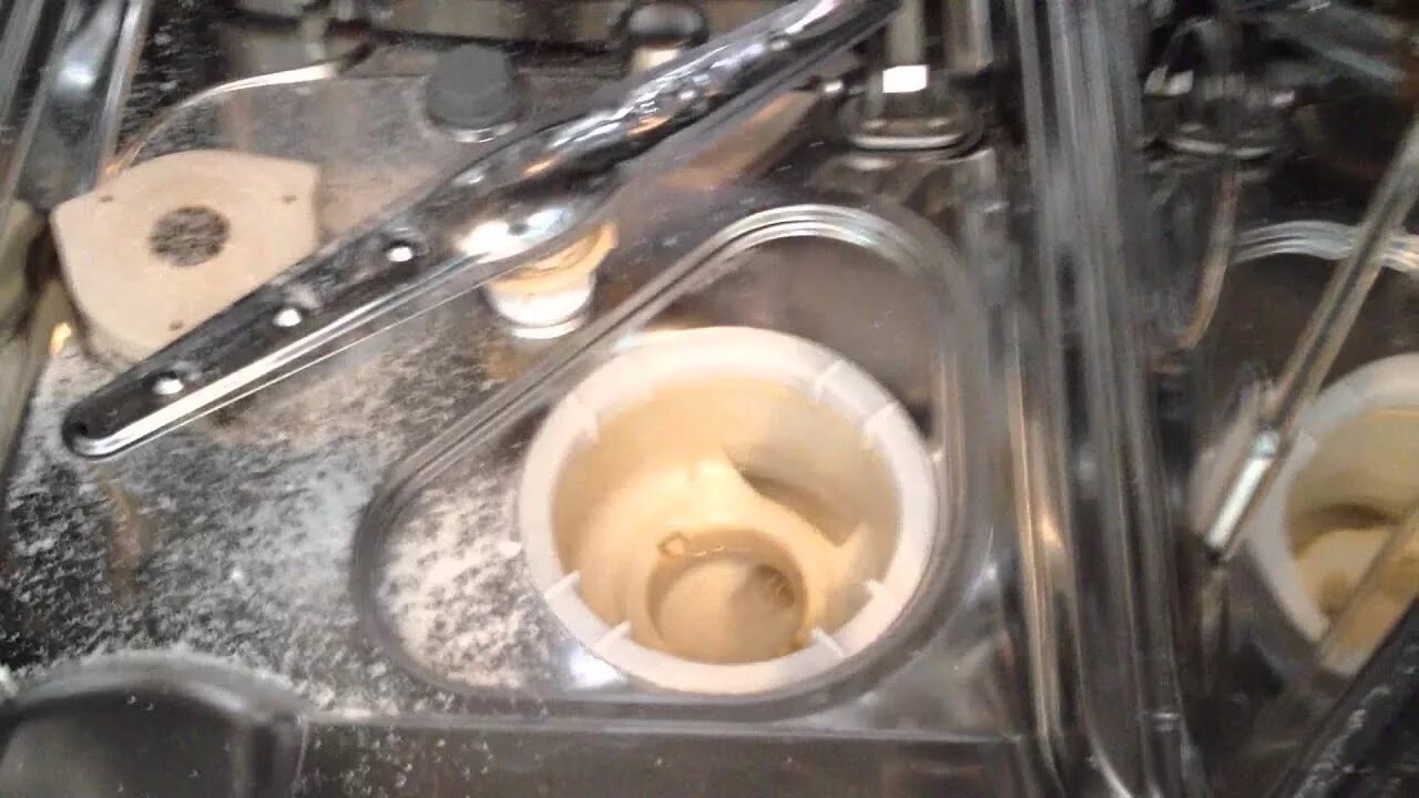 Посудомойка не сливает воду. Вода в посудомоечной машине.