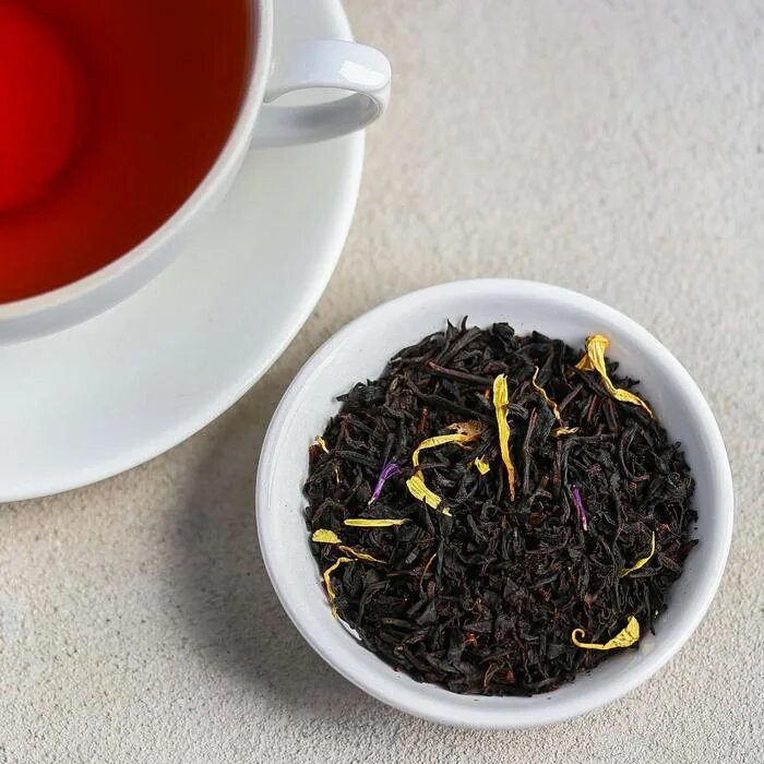 Чай купить в уфе. Черный чай с бергамотом. Чай с бергамотом черный чай. Черный час с бергамотом. Чай черный с бергамотом и васильками.