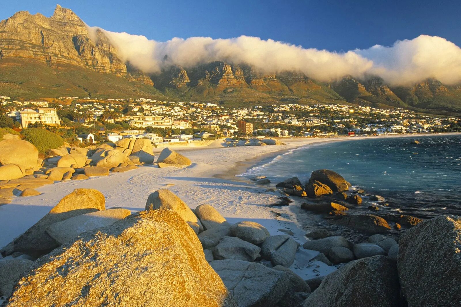 Кейптаун река. Юар в июле. Юар в июле. Cape town южная африка. Пляж кэмпс-бэй, юар.