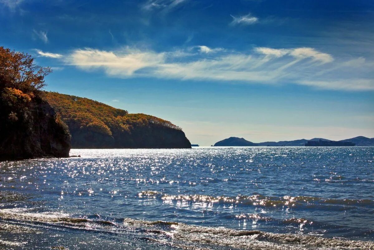 Халактырский пляж камчатка. Находка (бухта, карское море). Тихий океан авачинская бухта. Дальний берег моря. Берег моря с волной на камни.