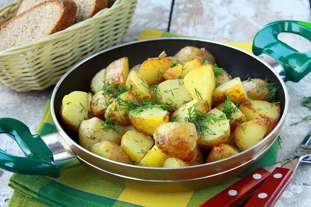 Как вкусно сварить молодую картошку