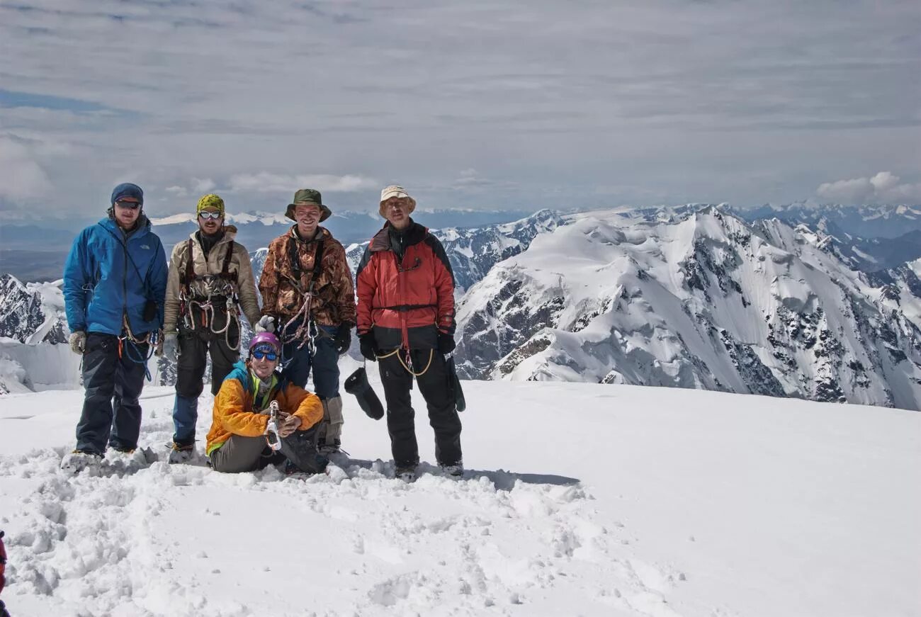 Турклуб на короленко. Турклуб азимут. Терскол в июле фото. Турклуб. Турклуб глобус стерлитамак.