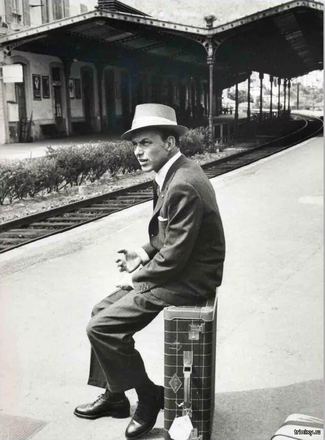 Известные исторические фотографии. Фрэнк Синатра старый. Frank Sinatra 1958. Знаменитые исторические фото. Старые редкие фотографии.