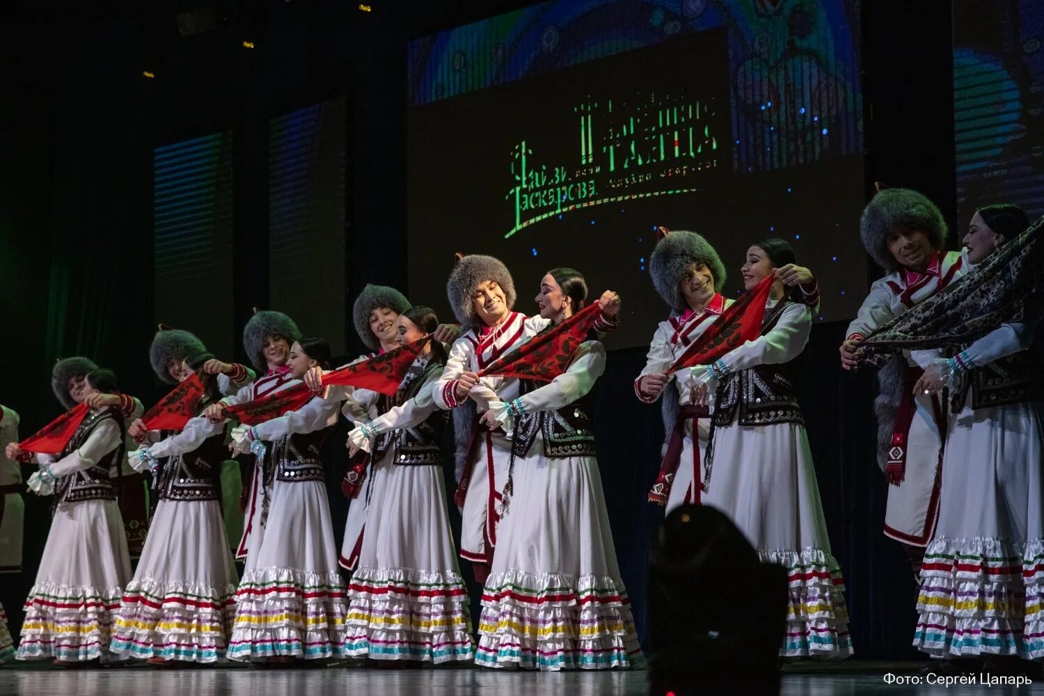 Выступления народных коллективов