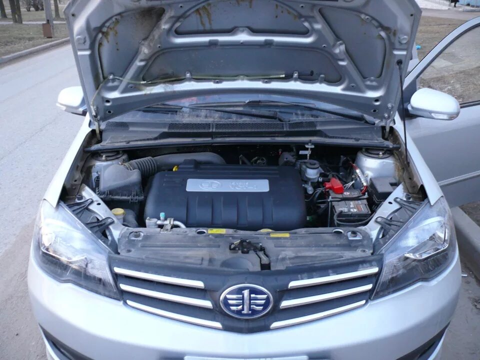 Faw какой двигатель. FAW v5 2013 подкапотное. Fawv5 ДВС. FAW v5 двигатель. FAW v5 2013 двигатель.