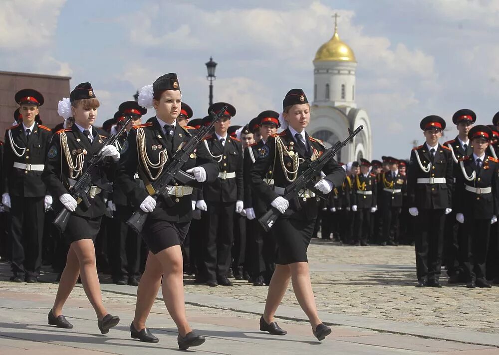 Московский парад кадет на Поклонной горе. Парад кадетов Симферополь 2022. 2мскк. Кадеты девочки. Кадетские классы для девочек в москве