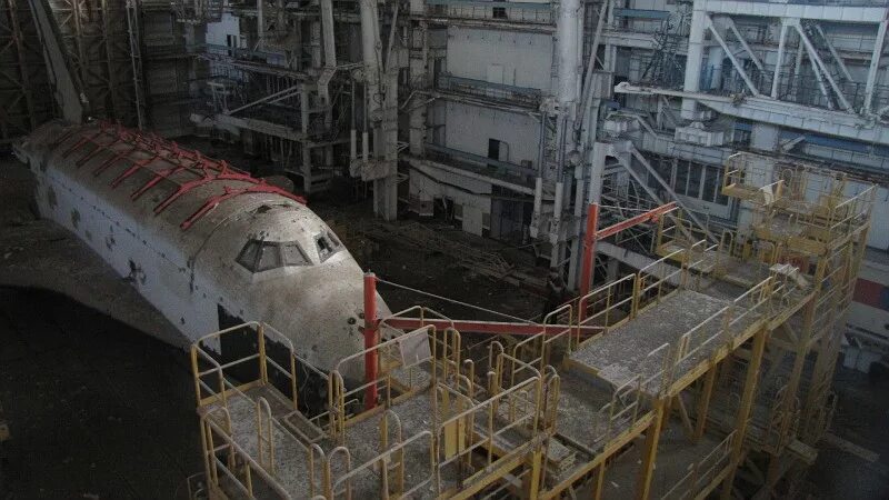 Где сейчас находится буран. Буран 1.02 ангар. буран космический корабль сейчас. шаттл буран сейчас. буран корабль сейчас.