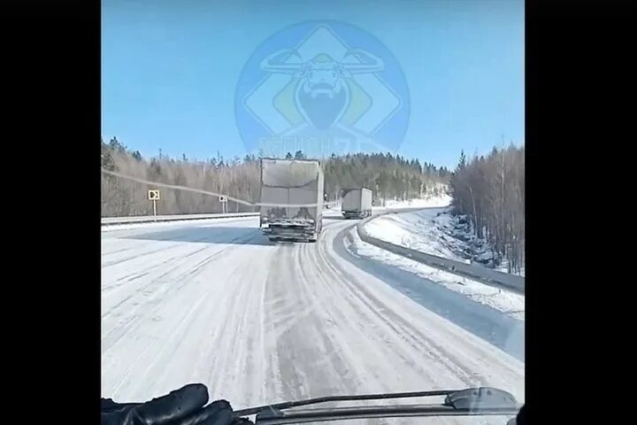 Урульга забайкальский. Урульга карымская трасса. флажок скользкая дорога камаз. сосновка на подъеме в новокузнецк гололёд. камчатка подъем по скользкой дороге видел.