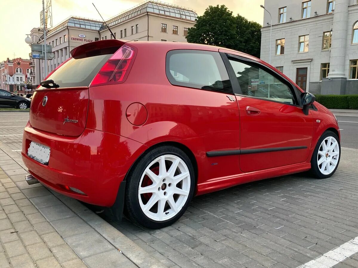 Fiat grande punto 2018. 2. пунто групп. Fiat punto 2000 производитель. фиат гранд пунто 2008.