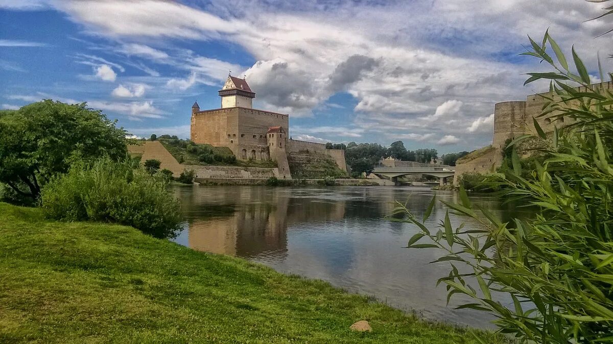 Город нарва 1. Нарва (город в эстонской ССР). Замковый парк Нарва. Narva (Нарва). Река Нарва Эстония.