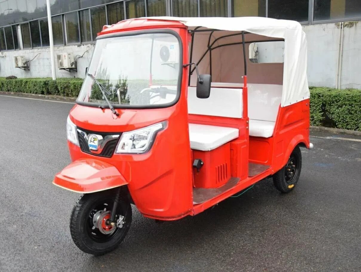 Грузовой трицикл с кабиной купить. Трицикл Maverick 150cc. Баджадж 3 колеса. Tricycle с кабиной 200cc. Bajaj 3 Wheeler.