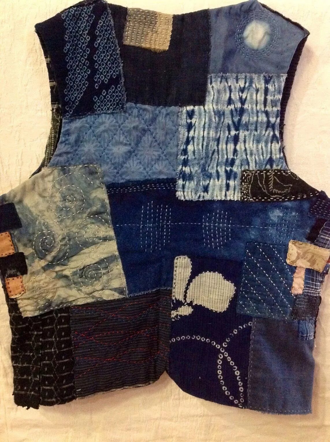 Японская лоскутная техника боро. Японское лоскутное шитье боро. Стиль боро в лоскутном шитье. Японское лоскутное шитье боро. Японский стиль боро и сашико.