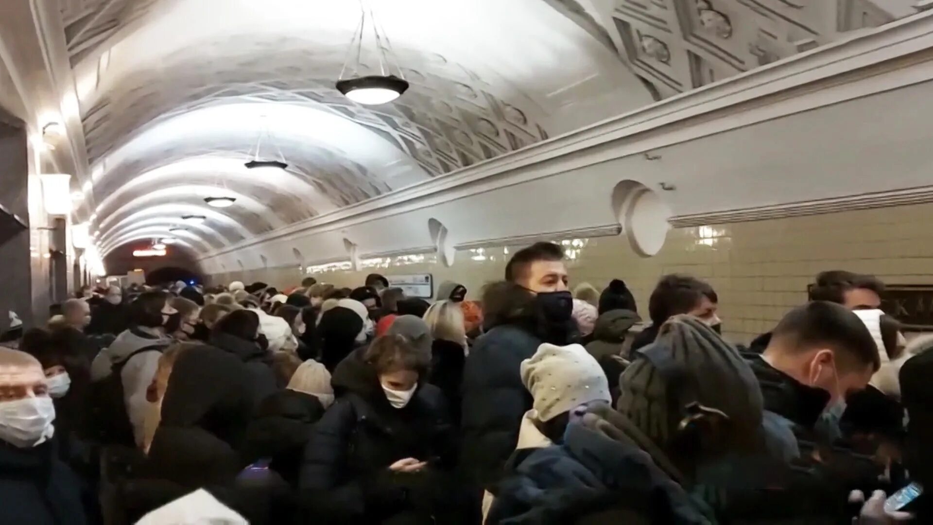 Переехало метро. На синей ветке. Москва метро синяя ветка сегодня. Взрыв в метро 2010 Арбатско Покровская ветка. Поезда на синей ветке.