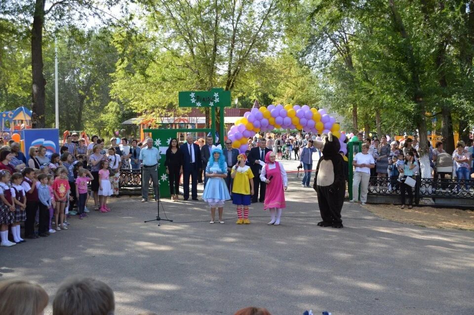 Новости новосергиевка оренбургская. Поселок Новосергиевка Оренбургская область. Парк посёлка Новосергиевка. Парк Малышок в Новосергиевке. Парк Малышок в Новосергиевке Оренбургской.