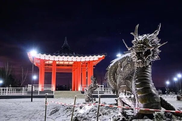 Китайский парк тюмень. Парк российско-корейской дружбы тюмень. корейский парк тюмень. парк дружбы с кореей тюмень. парк с драконом тюмень.