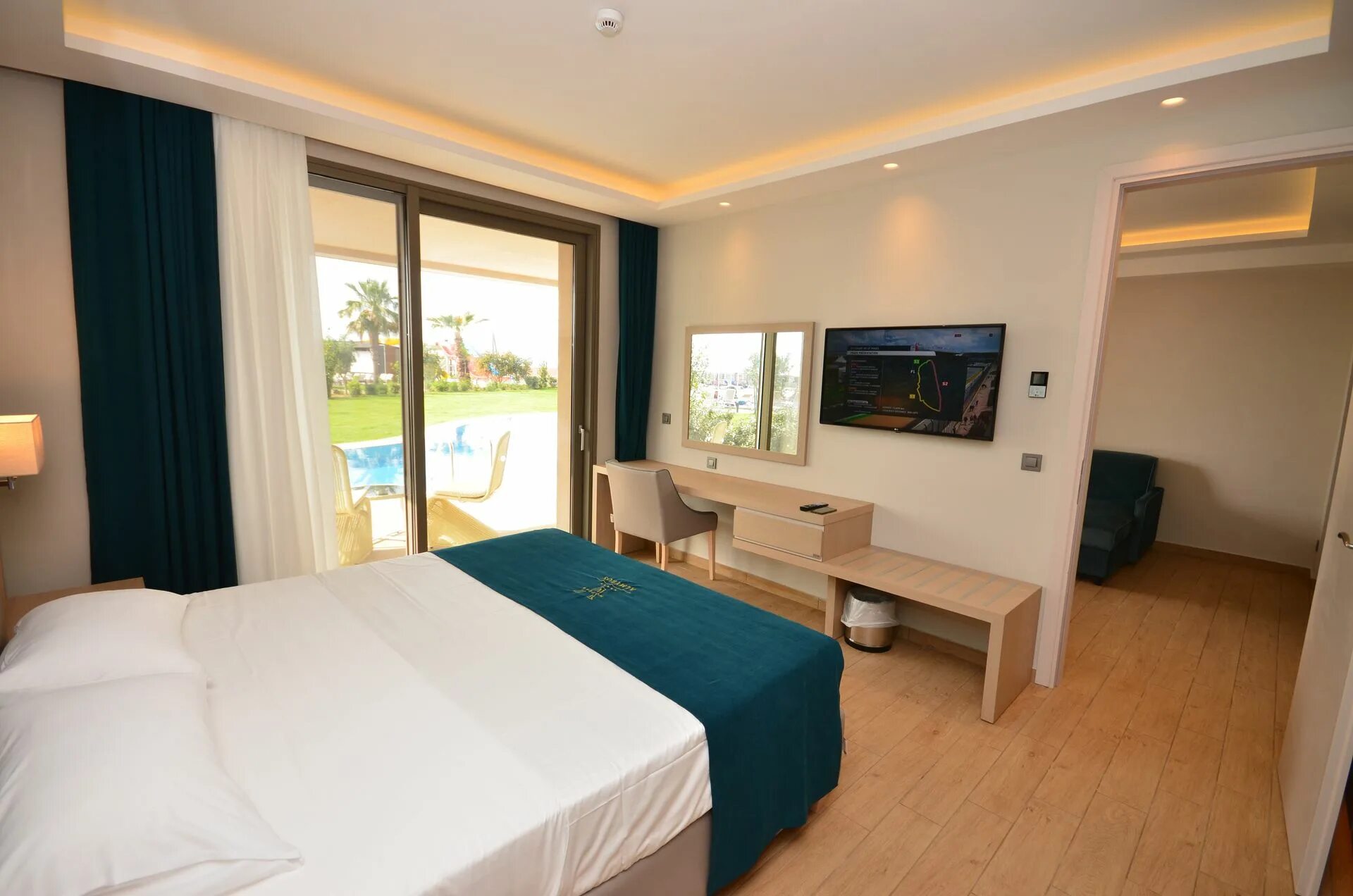 One bedroom suite. Almyros Beach Resort Spa 5. Фэмили Сьюит номера проекты. Cullinan Hotel Family Suites Swim up. Garcia Resort & Spa.