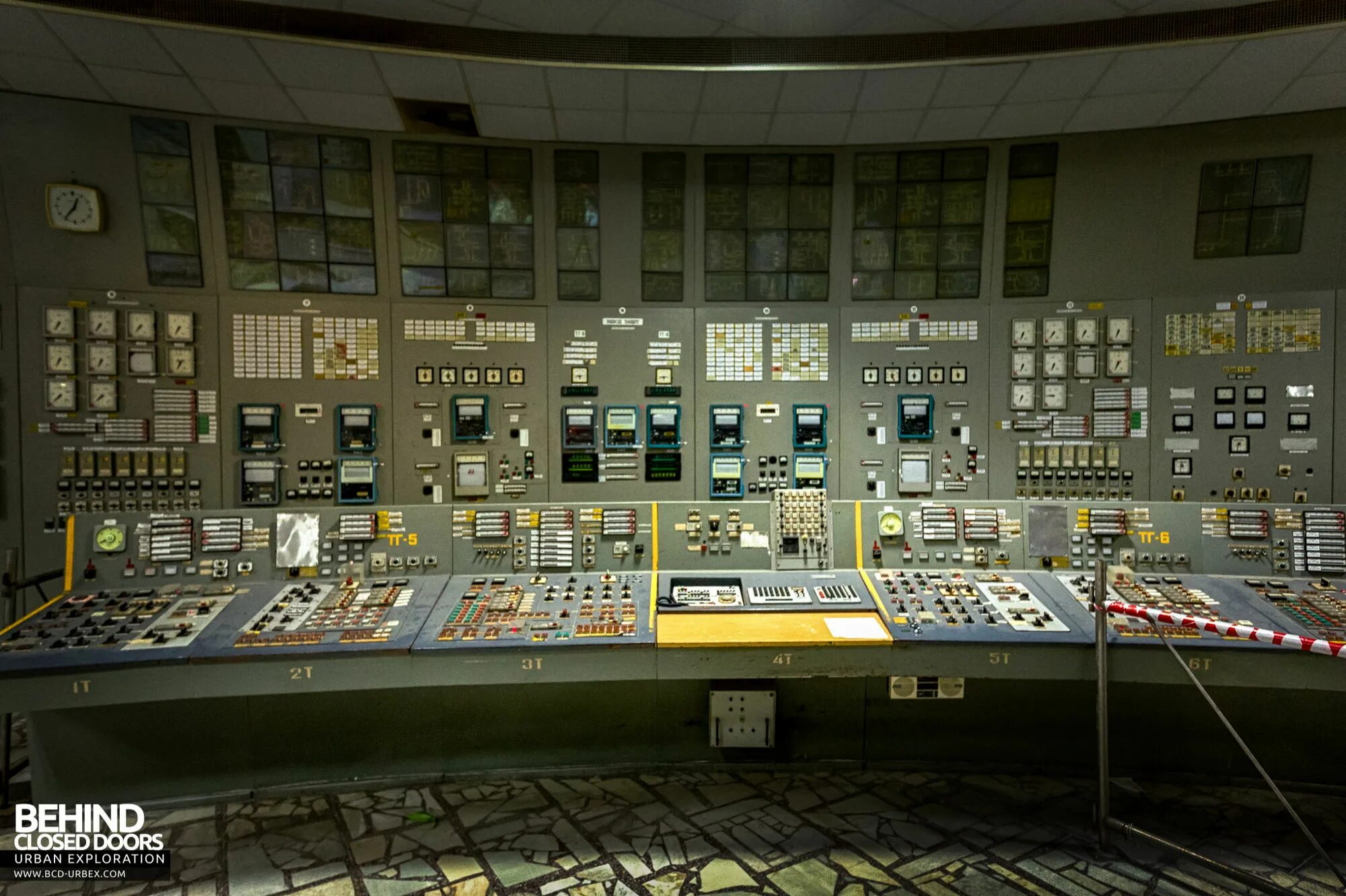 Chernobyl nuclear. Nuclear Power Plant Control Room. Nuclear Reactor Control Room. Old nuclear Control Room. Abandoned nuclear Power Plant.