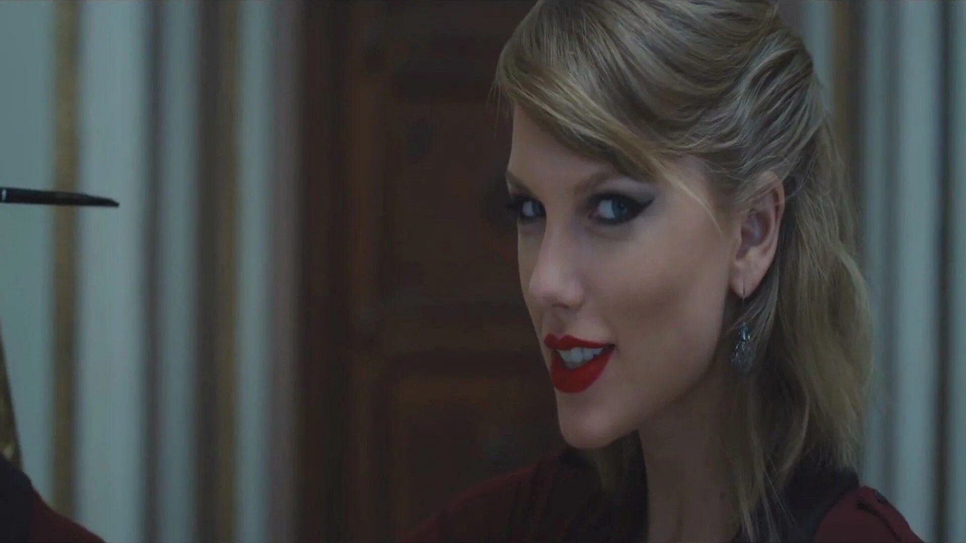 Swift blank. Taylor swift blank space. тейлор свифт blank space live. кадры клипа taylor swift - blank space. модель из клипа тейлор свифт blank.