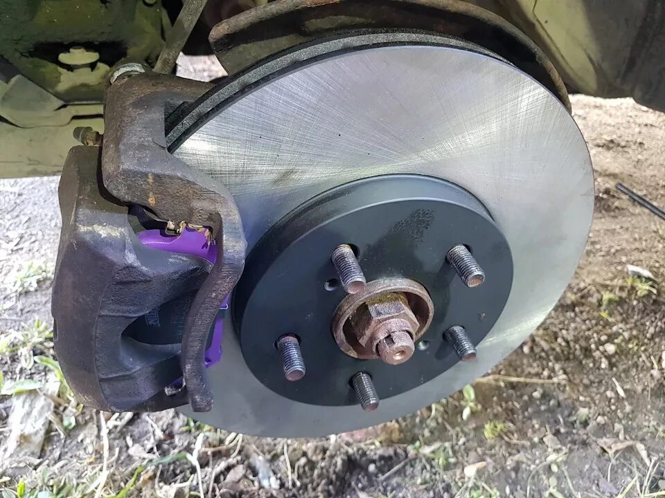 Колодки тормозные лексус rx300. Замена тормозных колодок лексус. Колодки лексус 570. Задние колодки лексус is 250 crh. Тормозная система лексус 330.