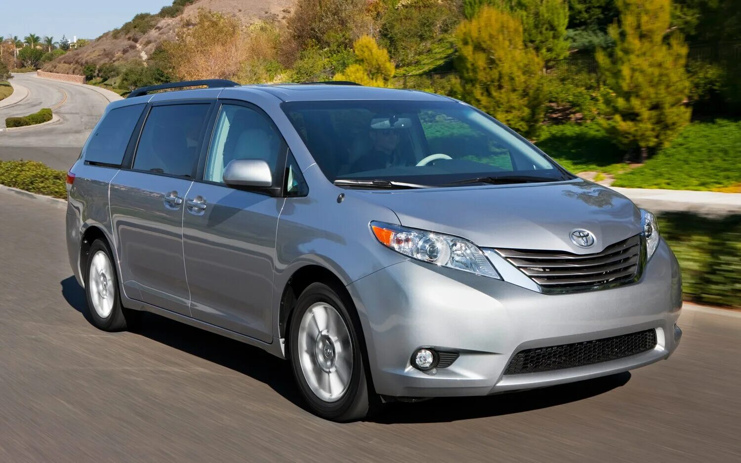 Toyota Sienna 2013. Toyota Sienna 2000. Toyota Sienna 2016. Toyota Sienna 2023.