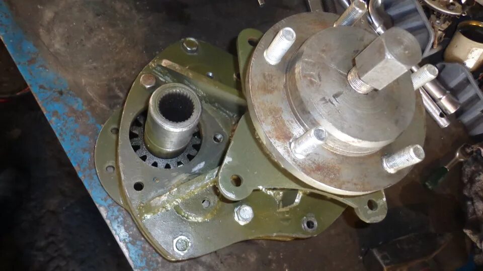 Бортовые редуктора т40. Ступицы от газ 66 на бортоповоротный вездеход. Бортовой редуктор т 150 гусеничный. Редуктор угловой для сельхозтехники с реверсом. Планетарный колесный редуктор на уаз.