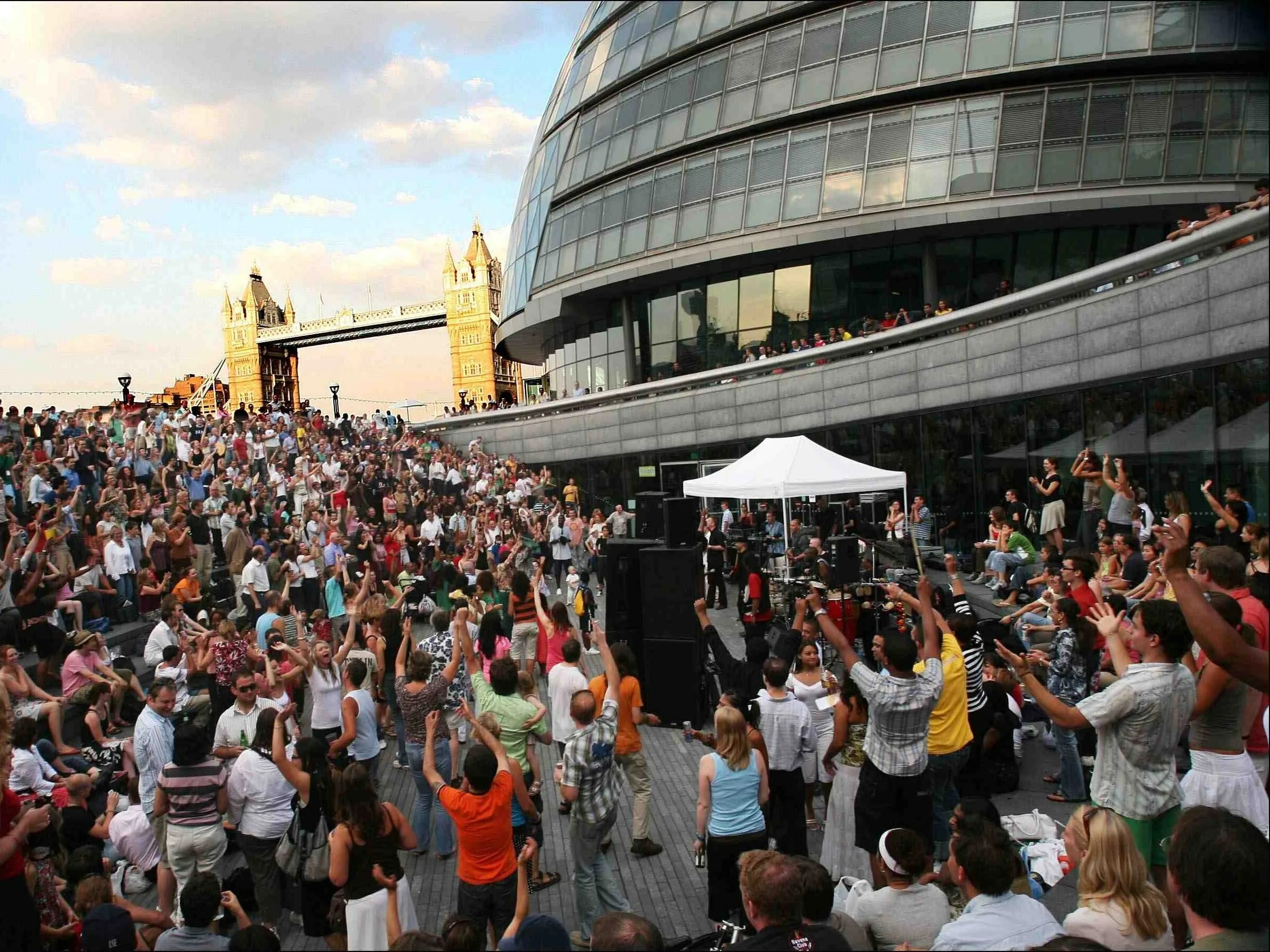 Запись с вечеринки лондонского клуба printworks. Лондон se24. Выпускной в сохо румс. Underground villagers. Rout of underground in the village.