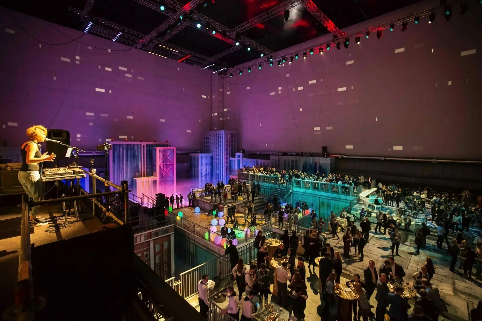 Шоссе энтузиастов 5с2. Клуб тесла москва шоссе энтузиастов. Энтузиастов, 5, стр. Концертный зал на шоссе энтузиастов. Music media dome москва.