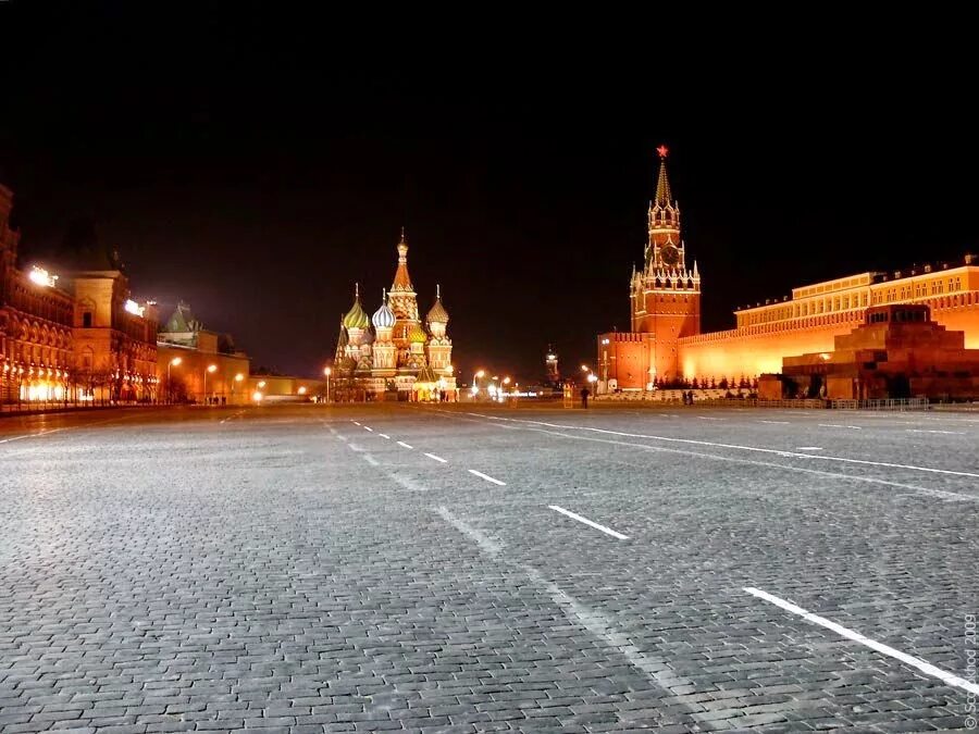 Напомнить площадь. Храм василия блаженного васильевский спуск. москва красная площадь ночь кремль. москва кр площадь. красная площадь москва ночью.