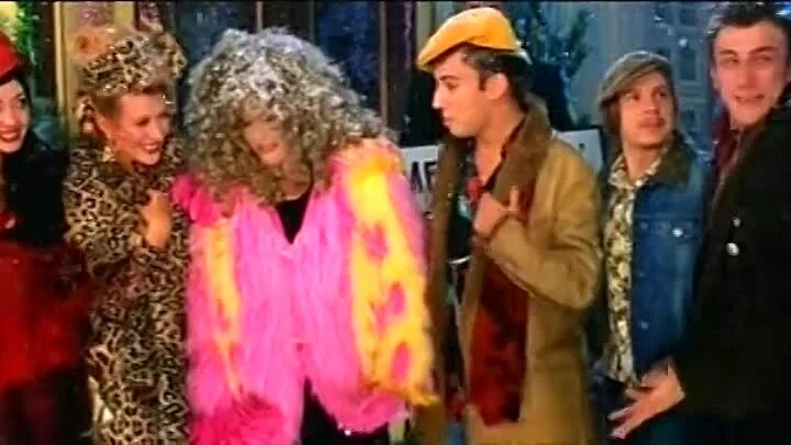 За двумя зайцами фильм с пугачевой. За 2 зайцами галкин пугачева. Галкин пугачёва за двумя зайцами. Максим галкин за двумя зайцами. Мюзикл за двумя зайцами с пугачевой.