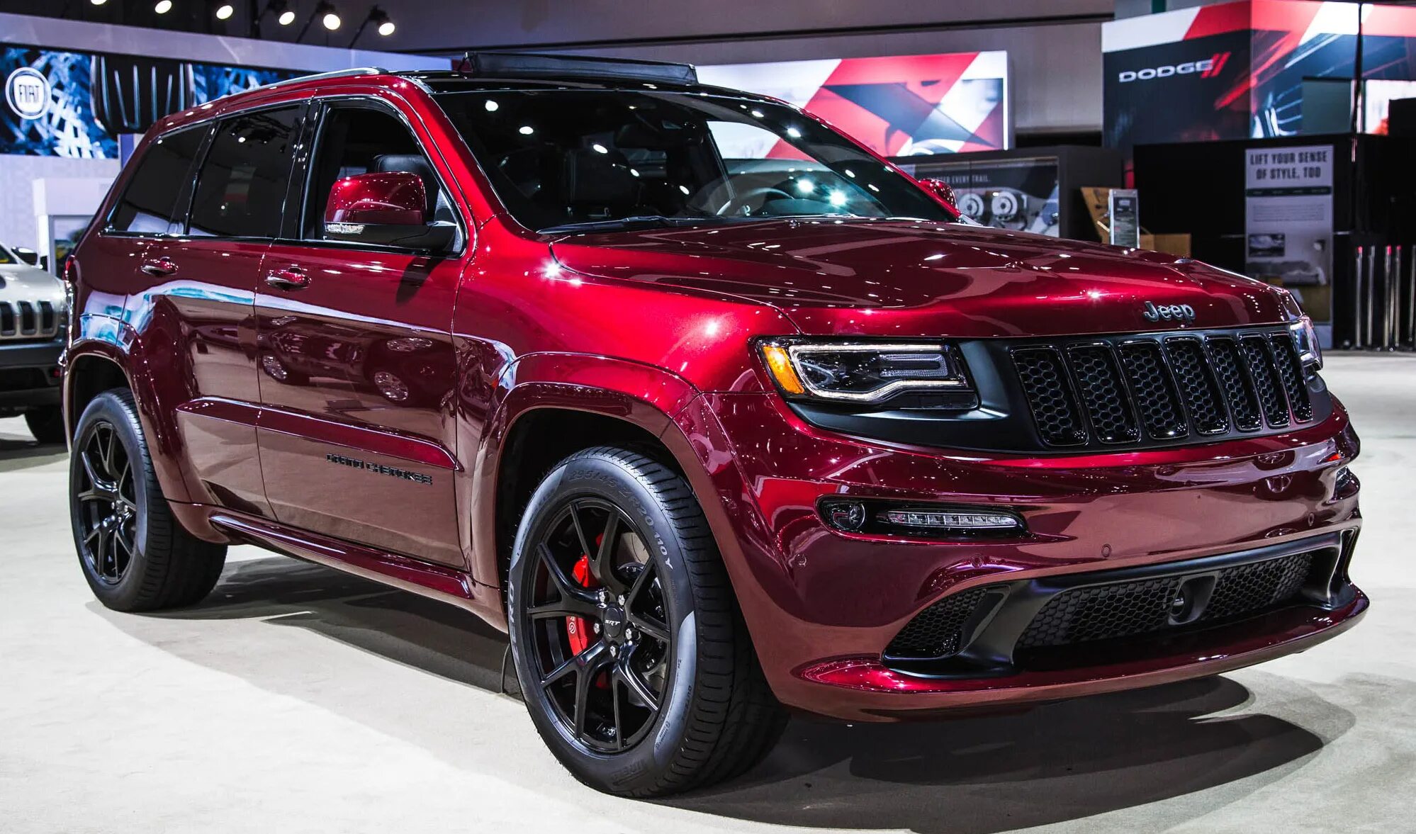 Включи новые модели. Машина Jeep Grand Cherokee 2020. Jeep Grand Cherokee srt 2020. Джип Гранд Чероки СРТ 2019. Jeep Grand Cherokee srt8 2023.