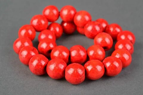 Крупные бусины брусники